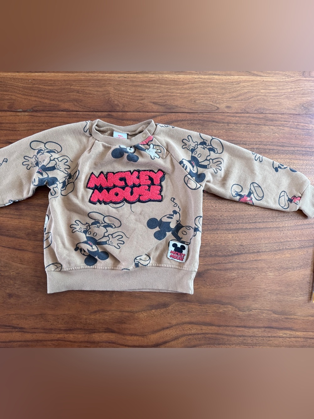 Disney Junior Mickey Mouse Sweatshirt with Raised Detail in Excellent Cond Sz 4T
